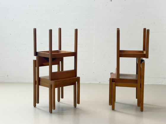Image 1 of Set van 6 stapelbare houten stoelen in een minimalistisch design uit het midden van de vorige eeuw.