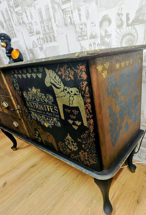 Armoire rénovée de style Anne Queen