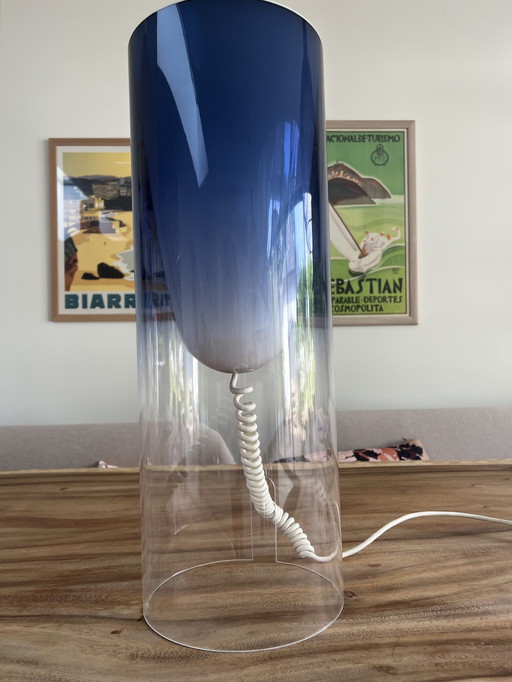 Stilvolle Design Tischlampe Blau/ Transparentes Acryl 55x20cm