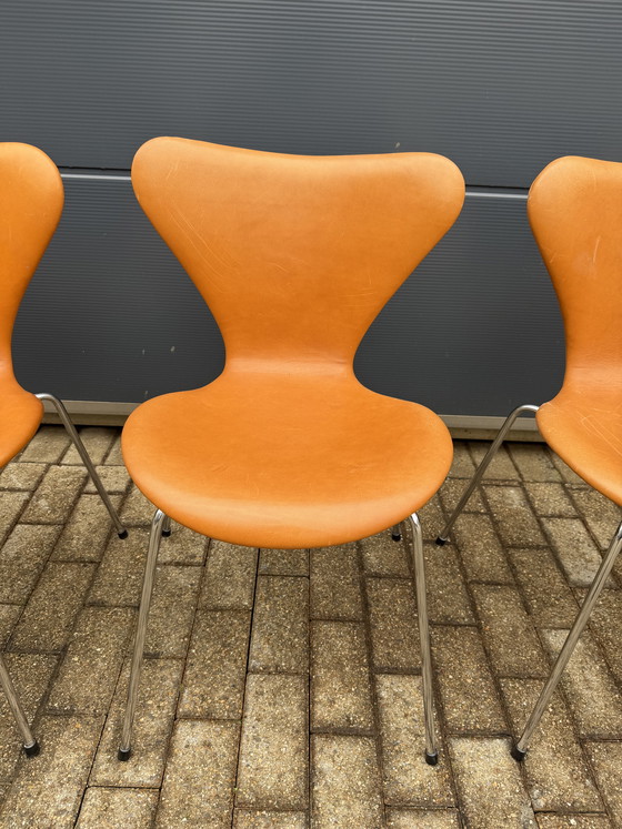 Image 1 of 6x Fritz Hansen series 7 Vlinderstoelen Cognac Camel leder