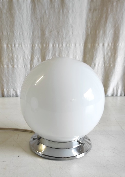 Lampada da soffitto o da parete Art Déco con globo opalino, diametro 15 cm - metà del XX secolo