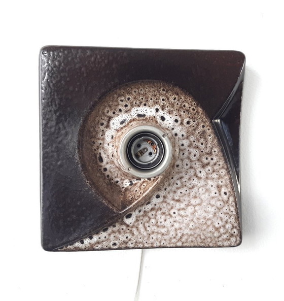 Image 1 of 1 van 2 Keramieken aardewerken vintage wandlampen in bruintinten, west germany fat lava stijl, keramische wandlamp, space age la