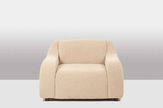 Image 1 of Coppia di poltrone ampie e comode in tessuto beige. Stile contemporaneo.