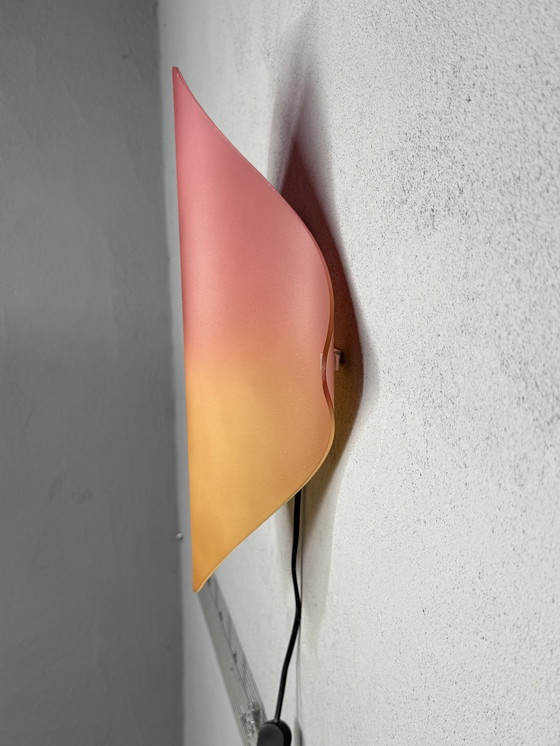 Image 1 of Wandlamp met warm kleurverloop