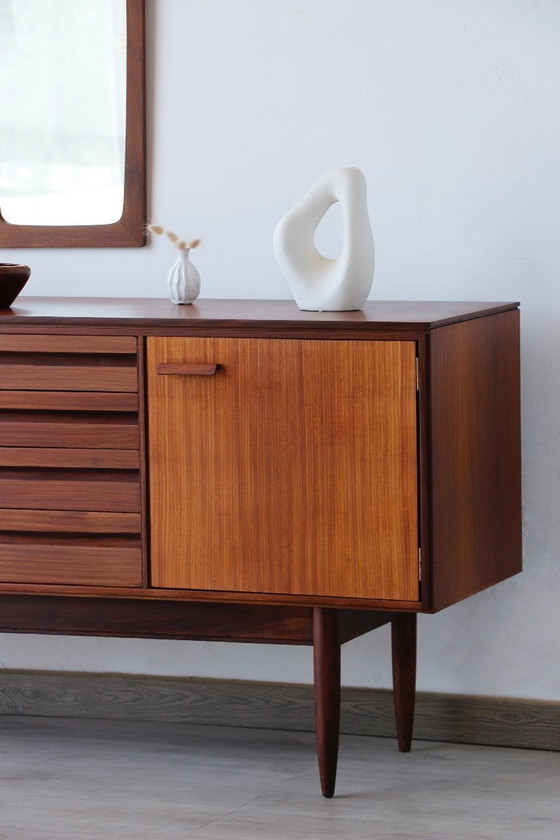 Image 1 of Britisches Sideboard im modernen Stil von White & Newton | Ikonisches Design