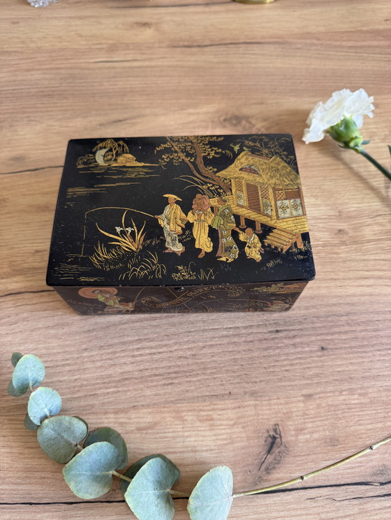 Image 1 of Vintage cake tin