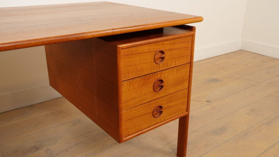 Image 1 of Bureau vintage | Conception danoise | Teck | Arné Vodder