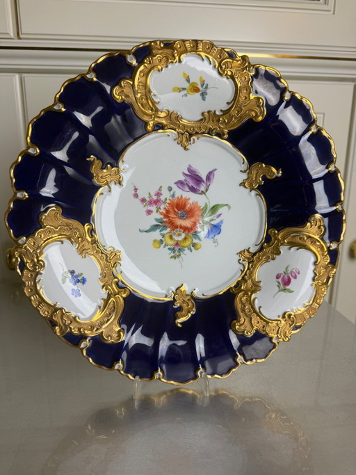Original Meissen ceremonial plate / ceremonial bowl – Form F152a – Decor 332g – Cobalt blue background – German flowers –