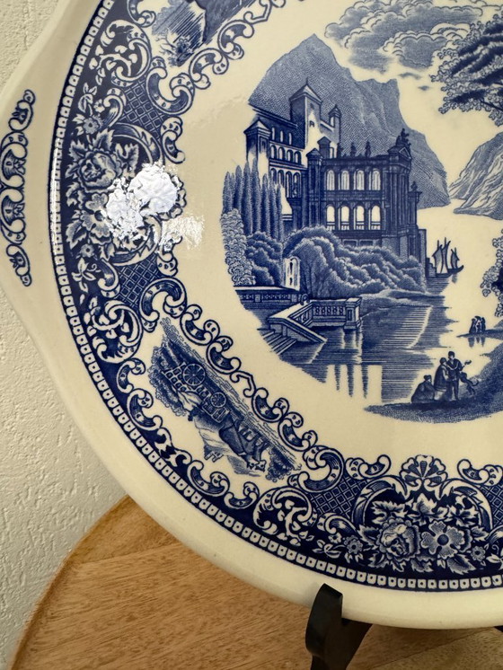 Image 1 of Plat de service Royal Sphinx « Cambridge, Old England » en parfait état