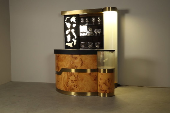 Italian burl wood cocktail bar with illuminated back and two stools, 1970s, Liquor cabinets, Brass, Black (photo 13 of 17)
