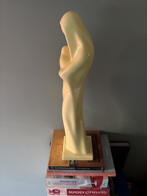 Zacht Geel Art Deco Beeldje