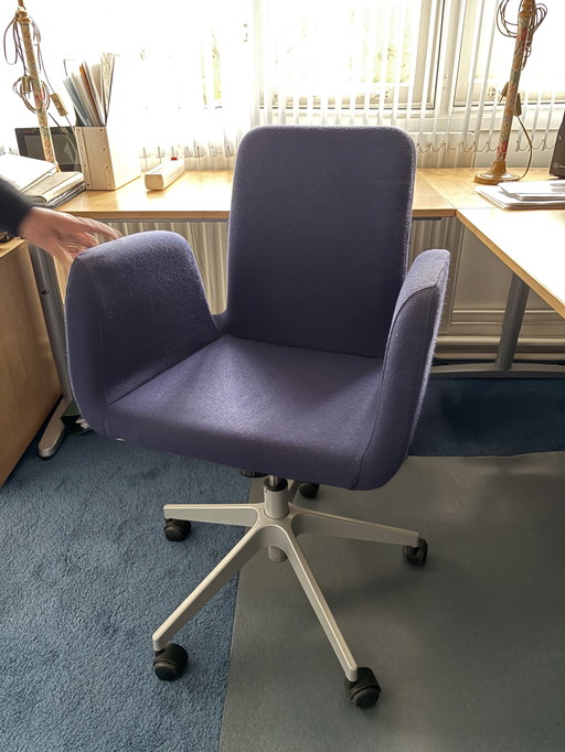 Donkerblauwe bureaustoel 