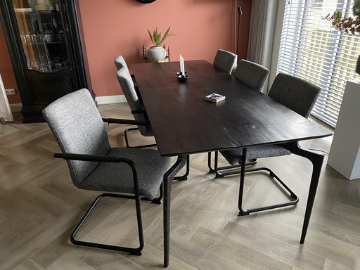 Eetkamertafel met 6 stoelen