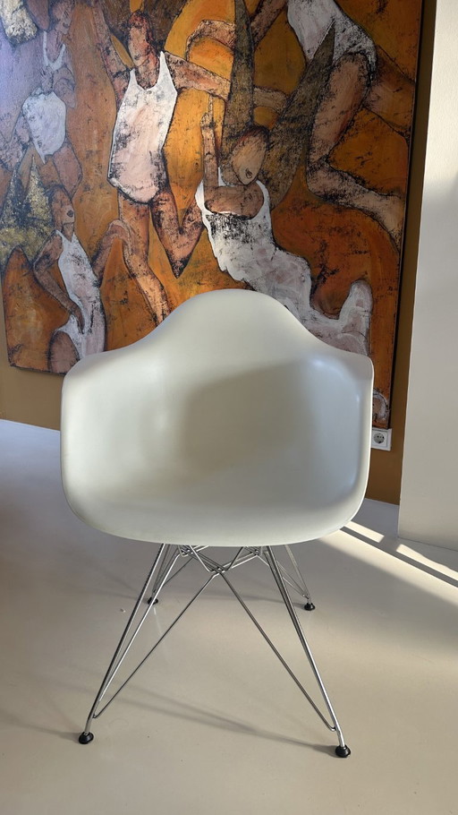 6x Vitra Eames Dar Stühle (weiß)
