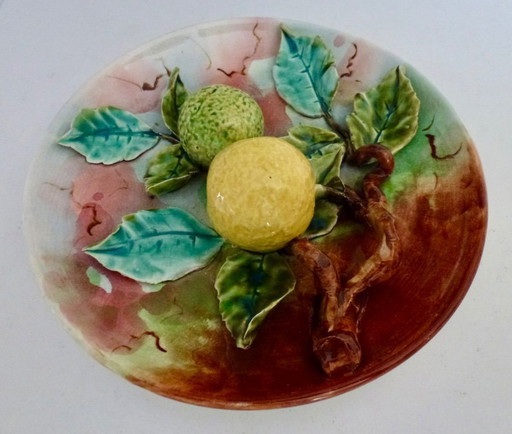 Décoration murale en relief de majolique française du XIXe siècle.