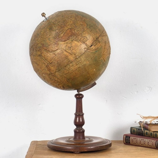 Antieke aardglobe met reliëf