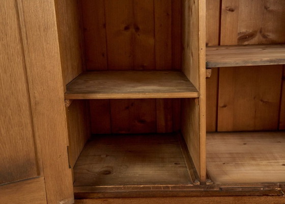 Image 1 of Armoire en bois vintage, années 1930, Tchécoslovaquie