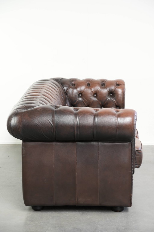 Sofá Chesterfield de 3 plazas de piel de vaca marrón, de estilo inglés, con hermosos detalles.