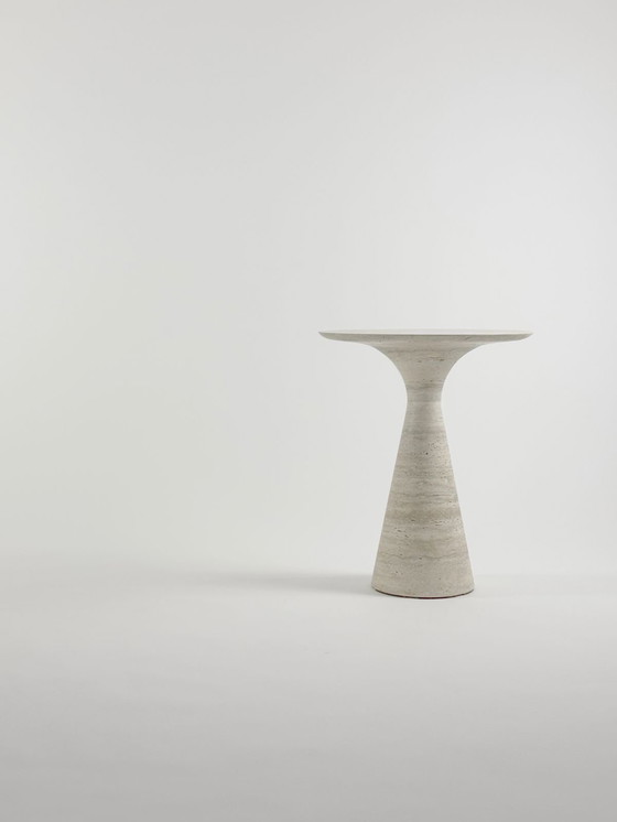 Image 1 of 🗿 Elegancia escultórica: Mesa “Angelo M” en Travertino Plata de Leo Aerts para Linea Design Objects