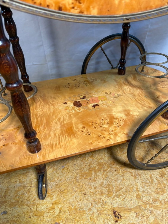 Vintage Italiaanse Sorrento Inleg Walnoot Serveerwagen | Circa jaren 70 | Koperen Details. – Wood (photo 11 of 13)