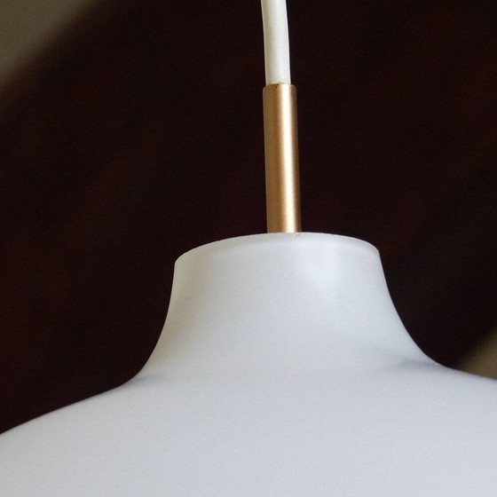 Lampada a sospensione scandinava vintage Louis Poulsen XL in vetro opalino, 40 cm – Lampade a sospensione (photo 3 of 6)