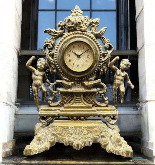 Elegant shelf clock in baroque/rococo style