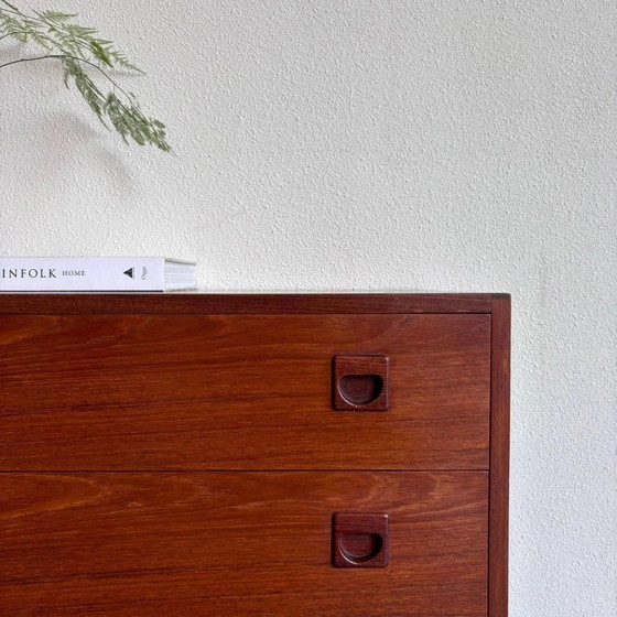 Image 1 of Vintage ladekast teak op plint