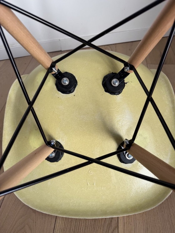 DSW Eames Herman Miller US Edit 50s 60s Design No Vitra Knoll Yellow – Dining chairs, Fiberglass (photo 5 of 10)