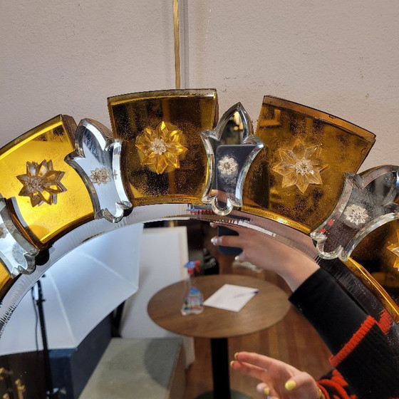 Image 1 of "Zon"-spiegel van Murano-glas, amberkleur, 20e eeuw – Italië