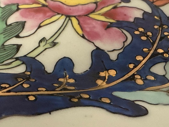 Image 1 of Piatto decorato a mano in porcellana cinese d'epoca