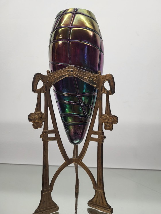 Jarrón de cristal iridiscente Loetz en latón, estilo Art Nouveau, Bohemia, ca. 1900. – Jarrones, Glass (photo 9 of 10)