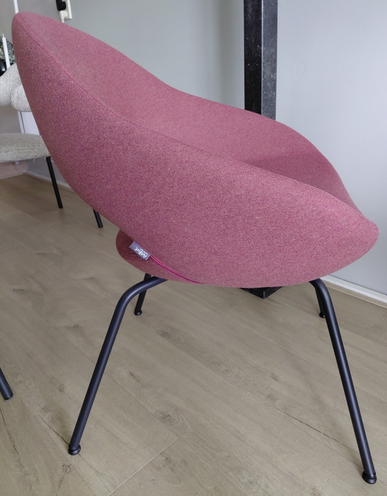 Image 1 of Like new original Artifort Shake chair in color Ruby 592