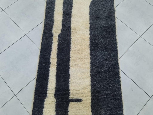 Handmade Beni Ouaraine Rug, 75/300 cm – Alberto Bazzani, vloerkleden en tapijten, Wool (photo 2 of 7)