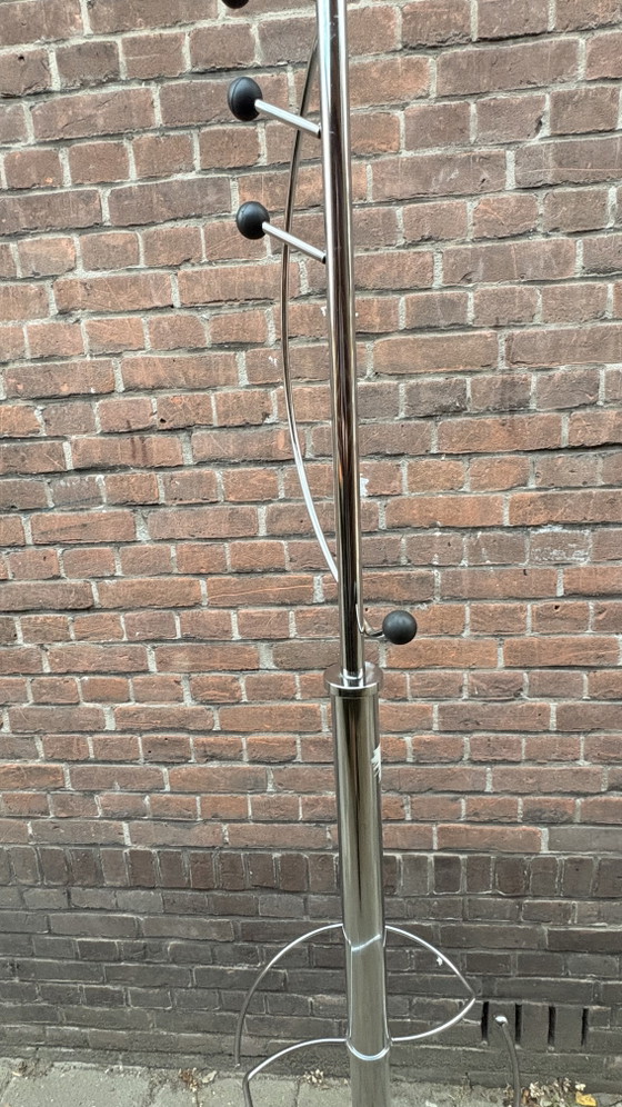 Garderobe im Weltraumzeitalter – Kleiderständer, Metal, Plastic (photo 4 of 5)