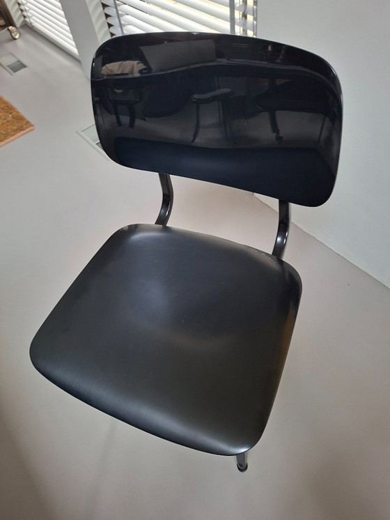 Image 1 of Ahrend Dining area with Revolt chairs