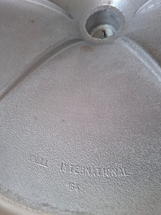 Image 1 of Tulip table 137 cm by Eero Saarinen signed for Knoll