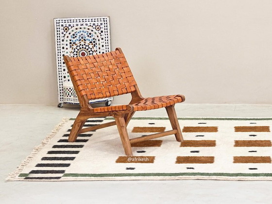 Image 1 of Moroccan carpet measures 150cmx250cm