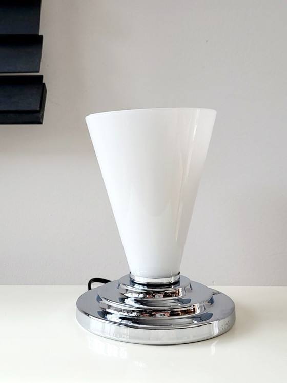 Image 1 of Lámpara de sobremesa con pantalla de cristal y base cromada