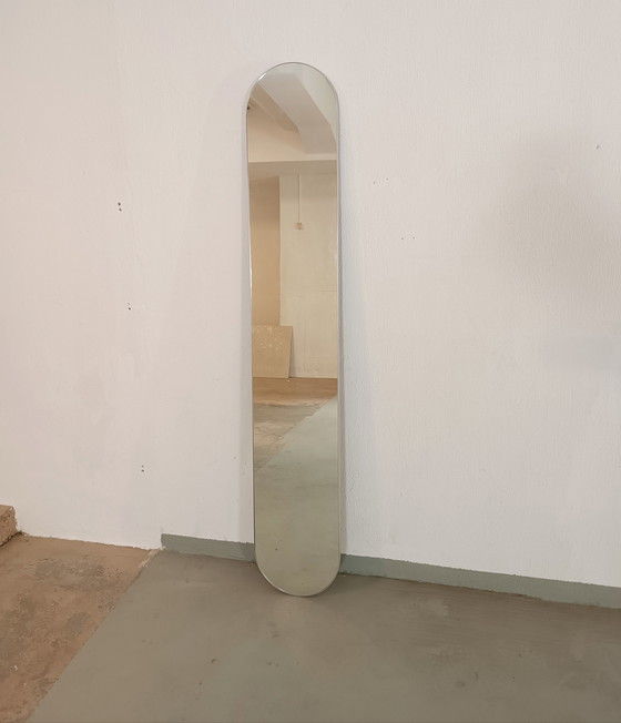 Image 1 of Espejo de pared ovalado