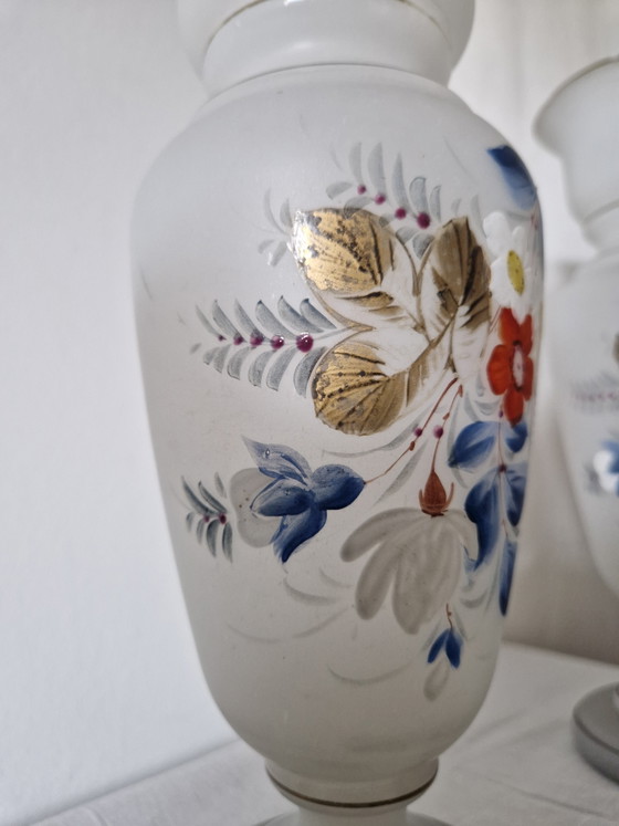 Image 1 of Paire de vases anciens - Verre satiné de Bohême / Style Bristol (vers 1900) - Couple peint à la main (pendentif)