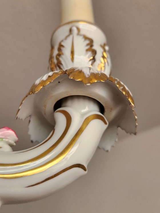 Lámpara de araña antigua de porcelana dorada, moldeada y pintada a mano por Capodimonte, estilo barroco. (photo 10 of 15)