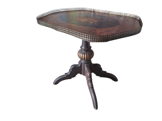Antieke bijzettafel met ingelegd bovenblad bloemenmotief afm.70x51cm en 61cm hoog. – Metal, Wood (photo 3 of 5)