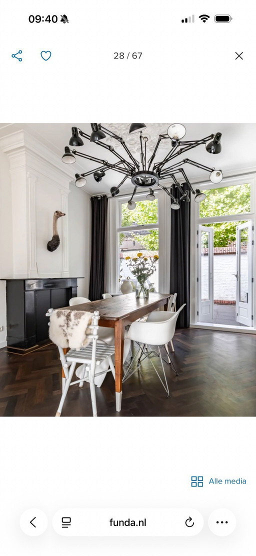 Estimada lámpara colgante Ingo negra de Moooi.