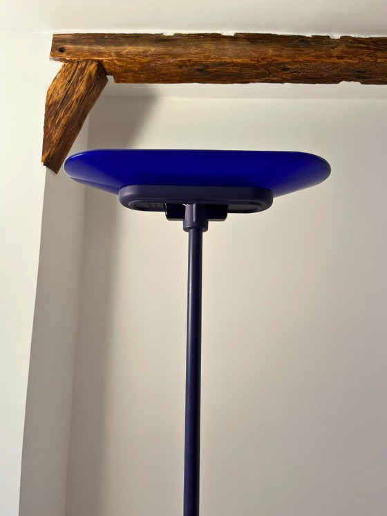 Image 1 of Seltenes Paar Arteluce „Jill“ Stehlampen aus blauem Muranoglas – Italienisches Design aus den 1970er Jahren