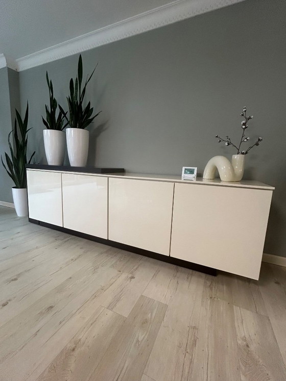Schlankes Modernes Sideboard Grifflos – Wood (photo 2 of 5)