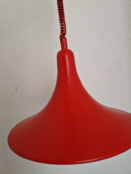 Mooie vintage hanglamp. Heksenhoed model.

Mooi boven een eettafel of andere plek natuurlijk.

Zie de foto's.

Prijs om te 