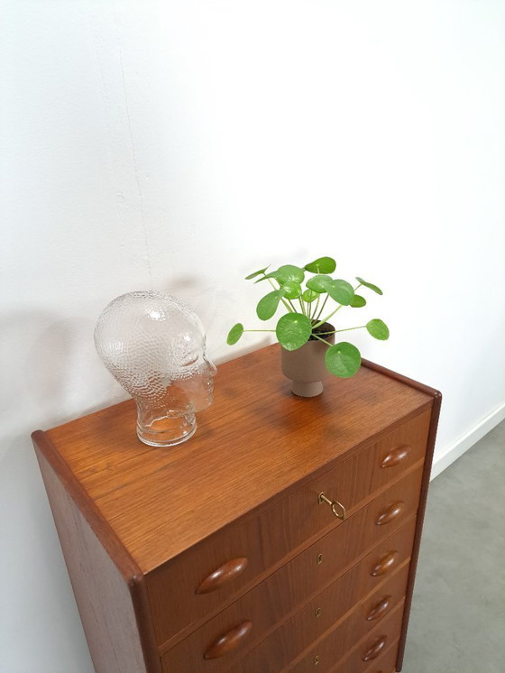 Image 1 of Cómoda danesa de teca con 6 cajones y patas elegantes