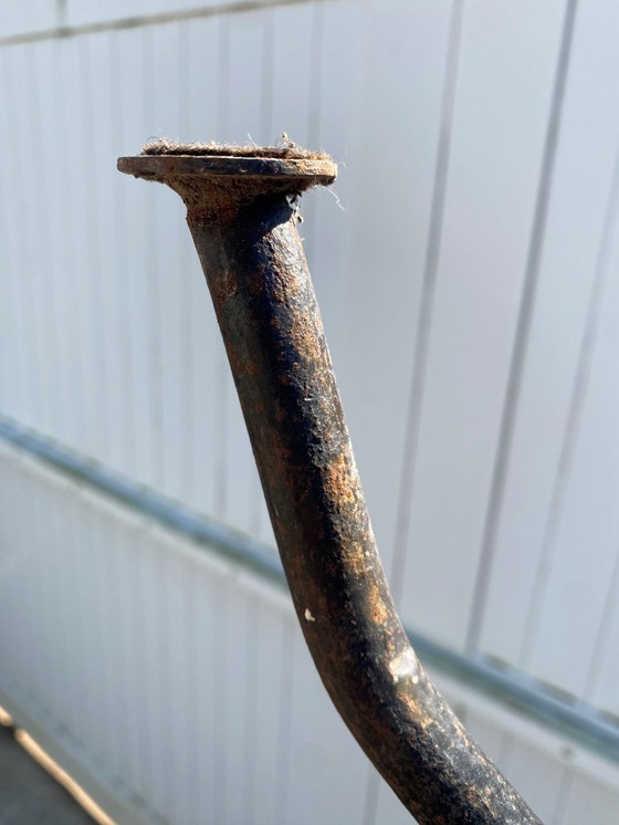 Image 1 of Paar industriële metalen draaibare barkrukken uit de jaren 50