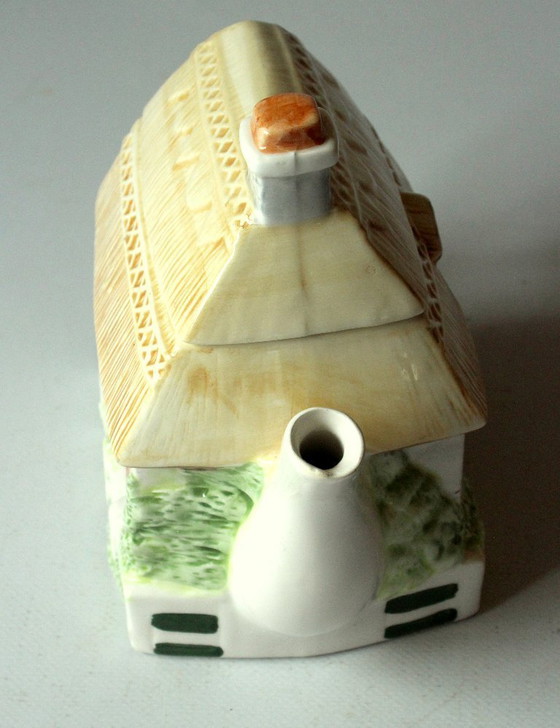 Image 1 of Tetera de diseño, cerámica pintada a mano por Annie Rowe.