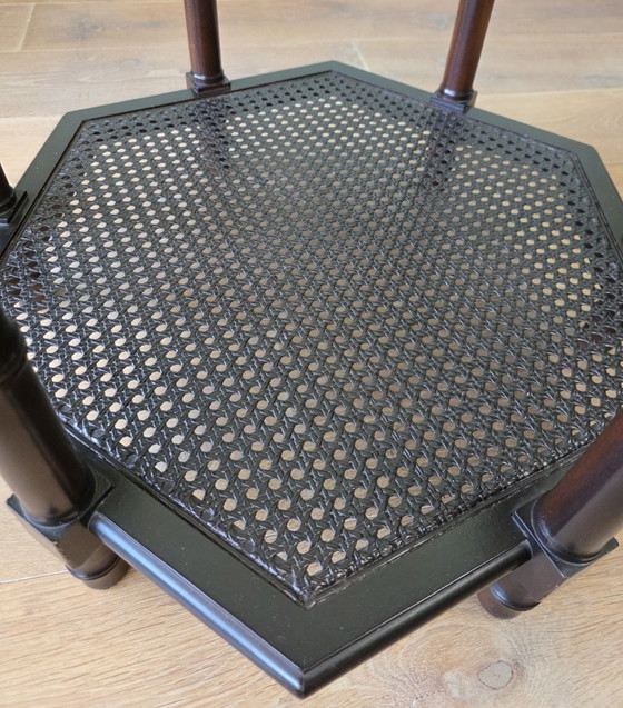 Image 1 of Vintage Hollywood Regency / Faux Bamboo bijzetafel met facetgeslepen glas